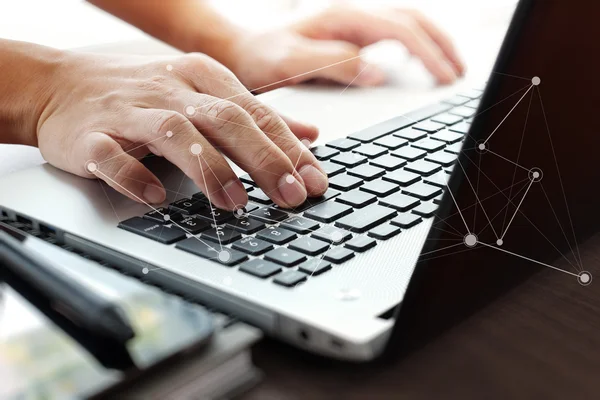 Close up of business man working on laptop computer on wooden de — Stock Photo, Image