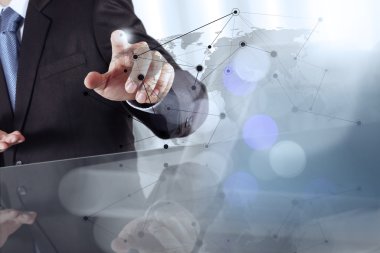 Yeni modern bilgisayar ile birlikte çalışma işadamı çift pozlama 