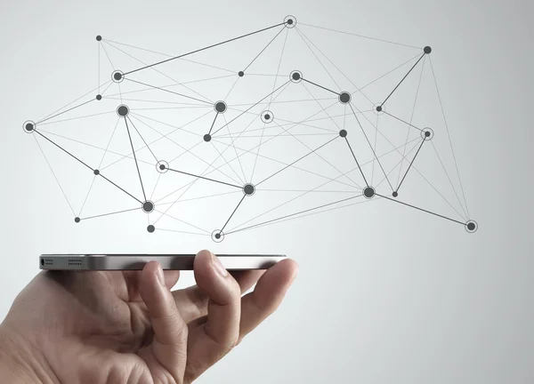 Mano sosteniendo el teléfono móvil con red de diagrama de redes sociales- Con —  Fotos de Stock