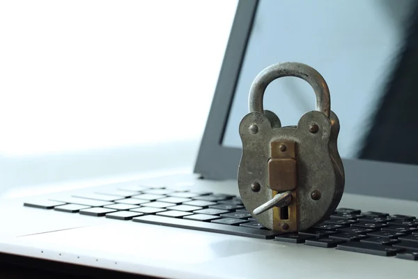 Internet security concept-old padlock and key on laptop computer — Stock Photo, Image