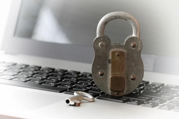 Internet security concept-old padlock and key on laptop computer — Stock Photo, Image