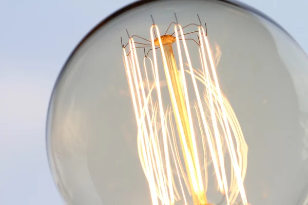 Bola lampu vintage dengan ruang penyalinan sebagai konsep kreatif — Stok Foto