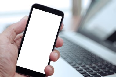 Portre, el dokunmadan boş ekran olan Smat telefon ile bulanık