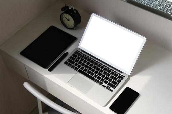 Blank screen laptop computer and smart phone and digital tablet — Stock Photo, Image