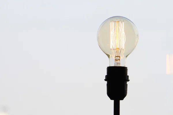 Närbild på vintage lampa som kreativa koncept — Stockfoto