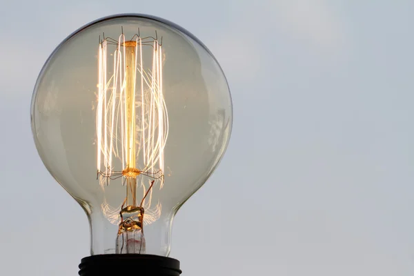 Närbild på vintage lampa som kreativa koncept — Stockfoto