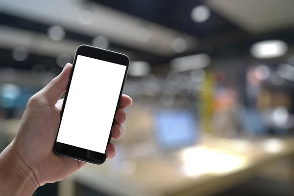 Primo piano di mano che tiene lo schermo vuoto dello smartphone con sfocato — Foto Stock