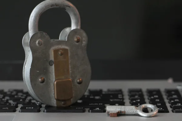 Internet security concept-old padlock and key on laptop computer — Stock Photo, Image