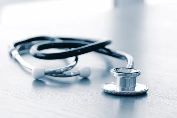 Studio macro of a stethoscope and digital tablet with shallow DO — Stock Photo, Image