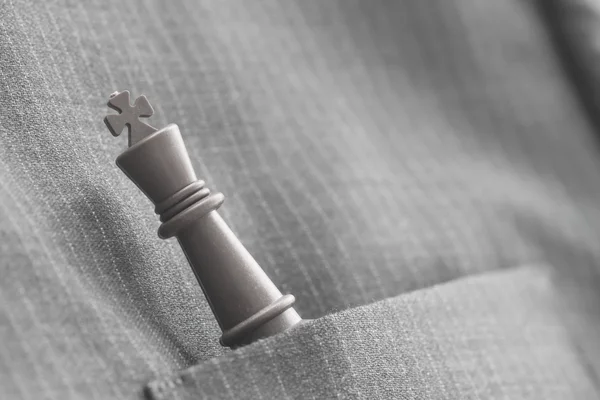 Крупним планом шахова фігура на костюмі стратегії фону або лідерів — стокове фото