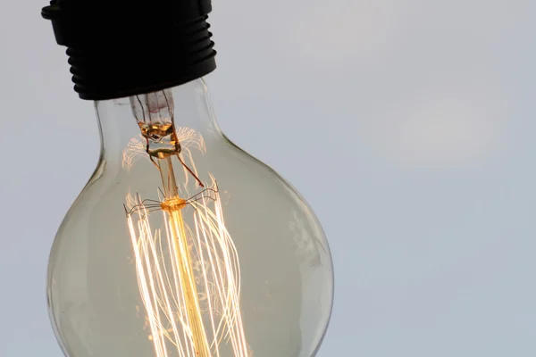 Ampoule vintage avec espace de copie comme concept créatif — Photo