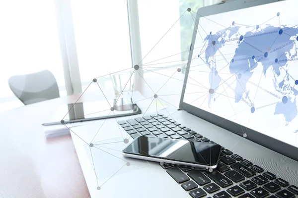 Office workplace with laptop computer and smart phone and stylus — Stock Photo, Image