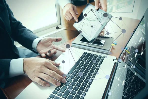 Affärsdokument på office bord med smart telefon och digital — Stockfoto