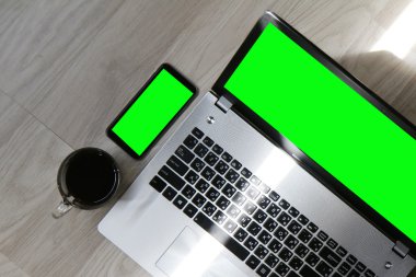 boş ekran dizüstü bilgisayar ve akıllı telefon ve dijital tablet 
