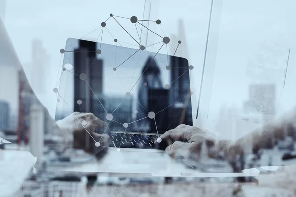 Doble exposición del hombre de negocios que trabaja con una nueva computadora moderna — Foto de Stock