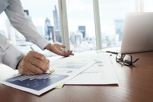 Blank screen laptop computer and smart phone and digital tablet — Stock Photo, Image