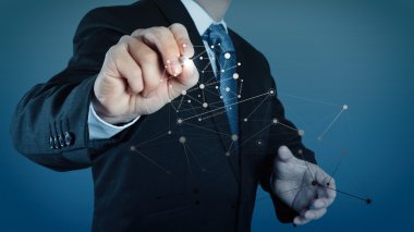 işadamı ile yeni modern bilgisayar çalışma sosyal ağ göster