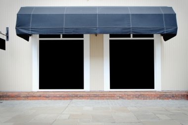 Shopfront vintage mağaza önünde tuval tenteler ve boş DISP