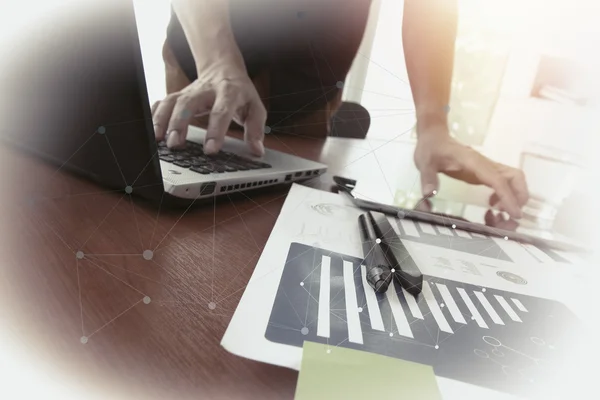 Geschäftsunterlagen auf dem Bürotisch mit Smartphone und Digital — Stockfoto