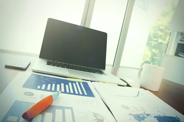 Office workplace with laptop and smart phone on wood table with — Stock Photo, Image