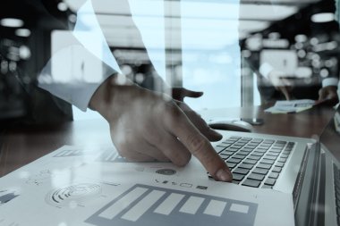 Akıllı Ofis Masası üzerinde iş belgelerinin çift pozlama