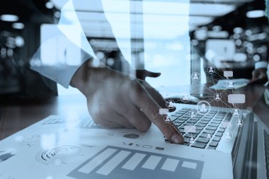 Akıllı Ofis Masası üzerinde iş belgelerinin çift pozlama