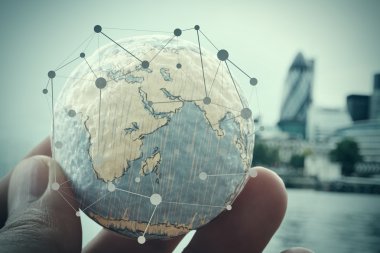 doku dünya digi ile gösterilen işadamı el yakın çekim