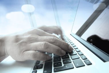 işadamı el ile iş docume çalışma çift pozlama