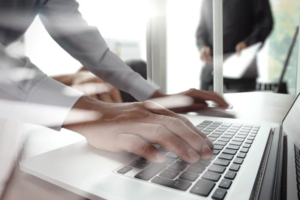 Close up of business man hand working on laptop computer with so — Stock Photo, Image