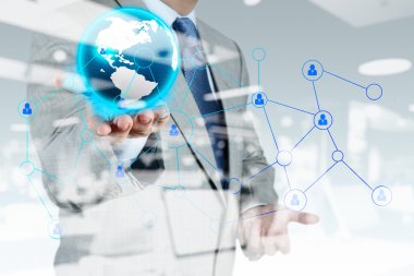 işadamı ile yeni modern bilgisayar çalışma sosyal ağ göster