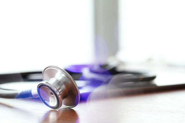 Studio macro of a stethoscope and digital tablet with shallow DO — Stock Photo, Image