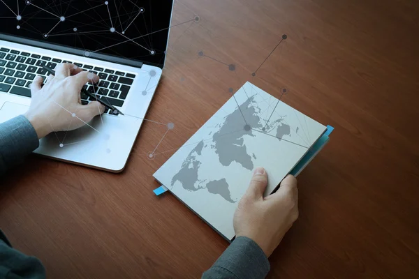 Doppelbelichtung von Geschäftsmann Hand arbeitet mit neuen — Stockfoto