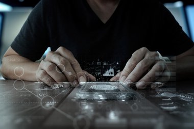 Dijital katman efektli cep telefonu kullanarak iş adamı ele