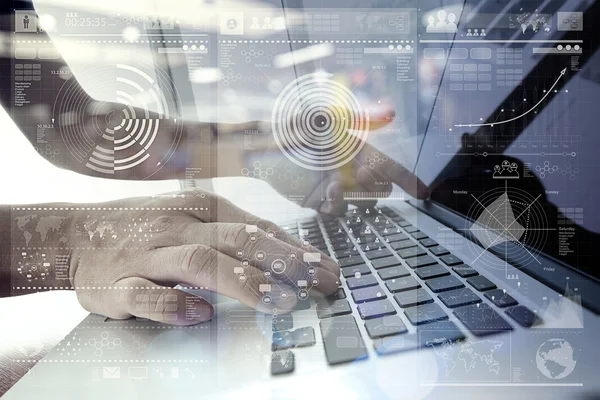 A modern technológia és a digitális laye üzletember kéz — Stock Fotó