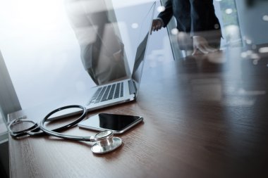 takım doktoru m dizüstü bilgisayarla çalışma çift pozlama