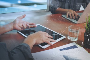 yeni modern compu verilerle tartışırken iki meslektaşlarının Üstten Görünüm