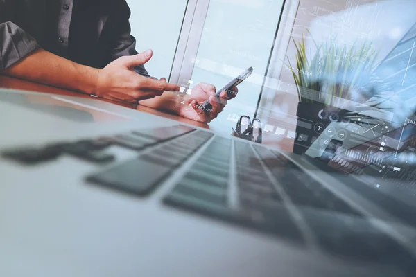 Empresario mano utilizando el teléfono móvil con efecto de capa digital como — Foto de Stock