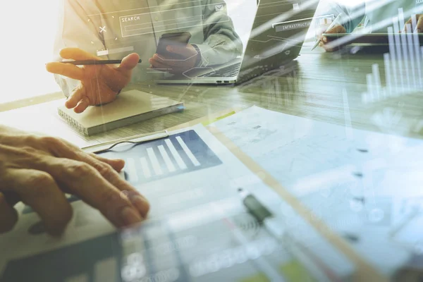 Affärsdokument på office bord med smart telefon och laptop c — Stockfoto