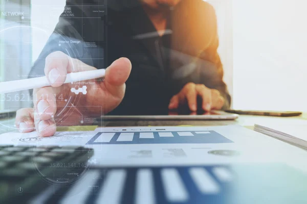 Affärsdokument på office bord med digital tablet PC — Stockfoto