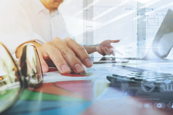 Affärsdokument på office bord med bärbar dator och grap — Stockfoto