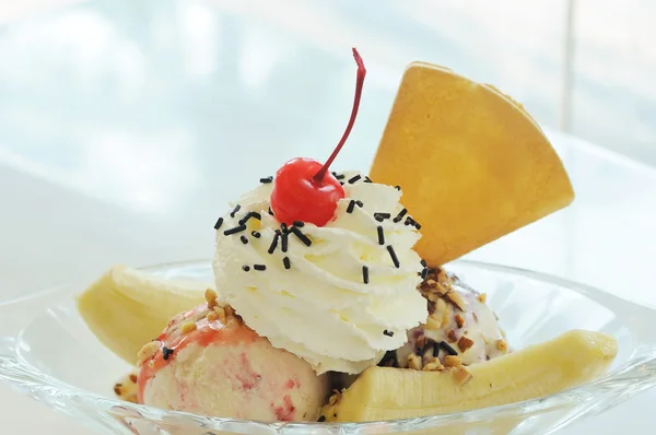 Banana split ice cream — Stock Photo, Image