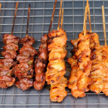 kavrulmuş domuz eti yapışıyor 