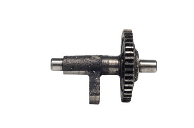 Beyaz arka plan üzerinde motosiklet krank mili parçası