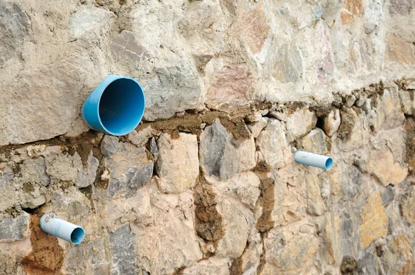 Pvc Kanalizasyon Boruları Duvardan Yapışmasını Mavi Stok Resim