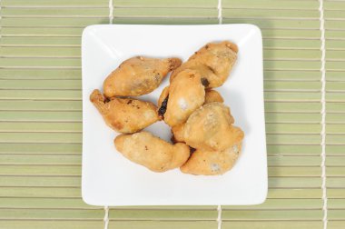 Taylandlı çıtır çıtır kızarmış aperatif bambu harita üzerinde