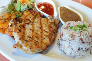 baharatlı tavuk ve ızgara bozuğu