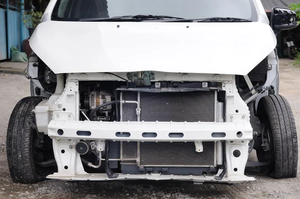 Auto bei Unfall beschädigt — Stockfoto