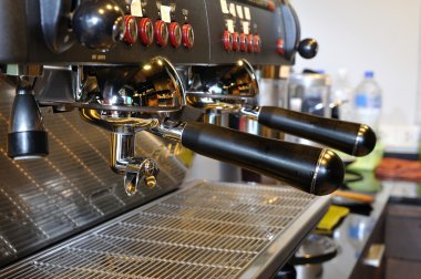 Taze kahve yapıyorum.