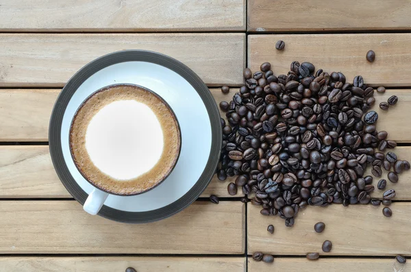 Taza de café con semillas —  Fotos de Stock