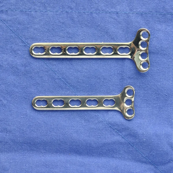 Muitos tipos de placas cirúrgicas — Fotografia de Stock